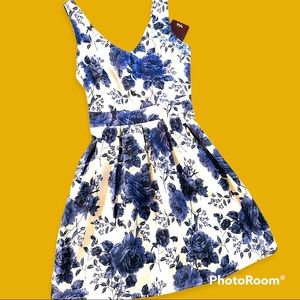 Retro Style blue and white floral dress, pleated, a-line